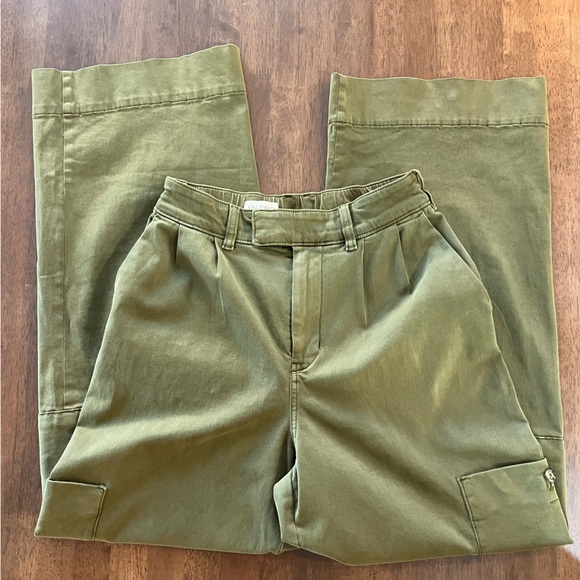 ANTHROPOLOGIE Pilcro Pleated Wide-Leg Cargo Pants, Army Green. Size XS - Picture 3 of 8